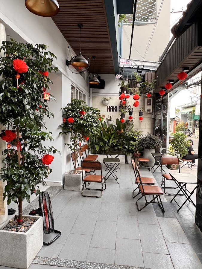 Không gian ngoài trời HaKi Cafe
